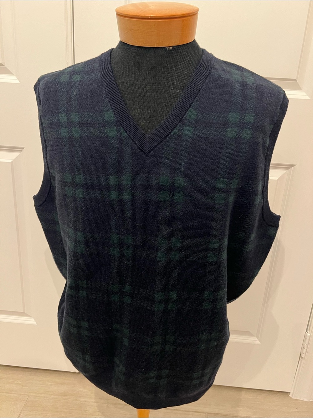 NWOT $550 Cremeux Men’s XL Extra Fine Merino Wool Plaid V-Neck Knit Sweater Vest